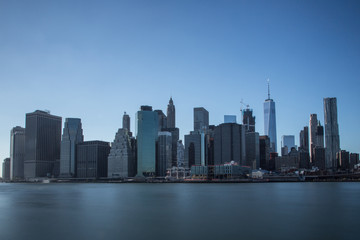 Naklejka premium New York financial district with skyscrapers over East River