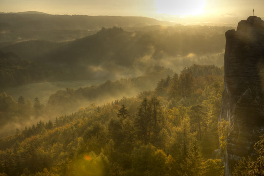 Sonnenaufgang im Elbsandsteingebirge