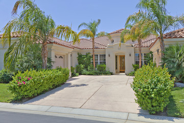 Fototapeta na wymiar Entrance to a beautiful Palm Springs home 