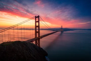 Cercles muraux Pont du Golden Gate Lever de soleil spectaculaire du Golden Gate Bridge