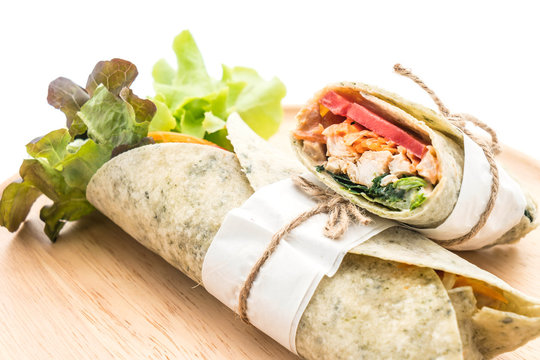 wrap salad roll with chicken and spinach