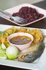 Fried mackerel with shrimp paste sauce
