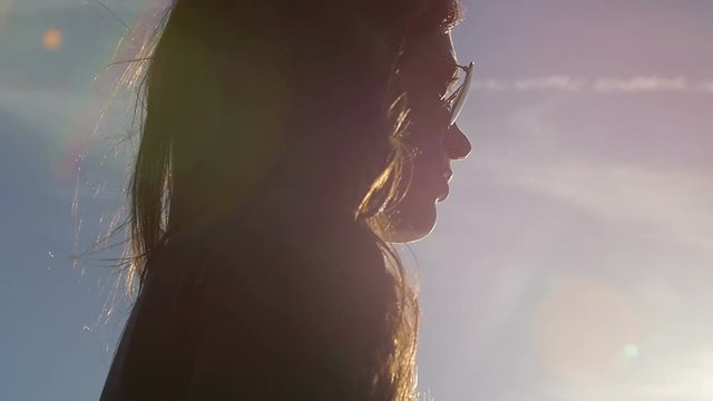 ree woman looking the sun: slow motion footage