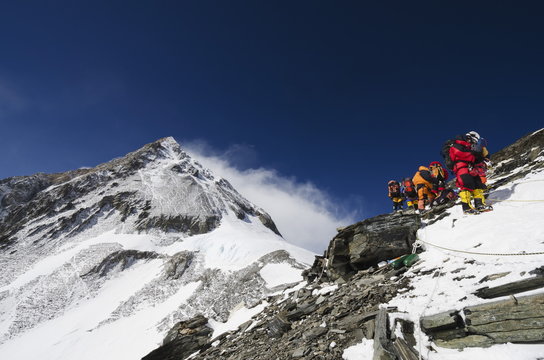 Climbers on the Geneva Spur, Solu Khumbu Everest Region, Sagarmatha National Park, Nepal, Himalayas 