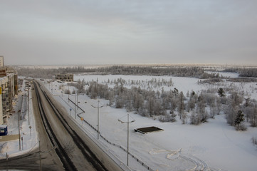 Obraz premium Road in the winter street. Evening, sunset