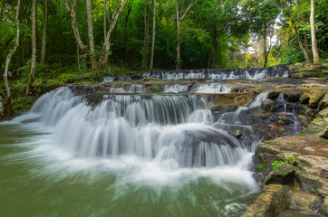 Fototapeta na wymiar Sam lan waterfall