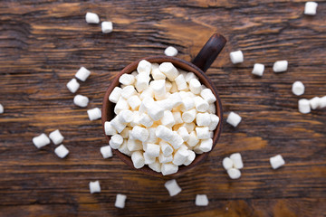 Fototapeta na wymiar marshmallows for hot drinks
