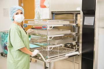 Sterilizing medical instruments in a machine