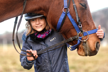 Mädchen mit Pferd