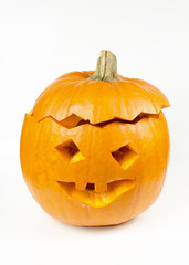 geschnitzter Halloween-Kürbis