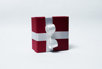 Fototapeta na wymiar Red gift box with white ribbon