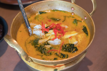Yellow Curry Crab with Chaplo, thai food
