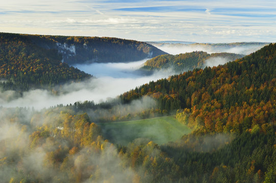 View from Eichfelsen of the Donautal (Danube Valley), near Beuron, Baden-Wurttemberg, Germany