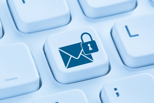 Verschlüsselte sichere E-Mail senden Internet blau Computer Tas