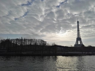 Vista del Sena con torre Eiffel