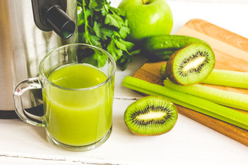 process preparation of fresh juice in juicer