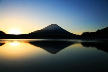 精進湖の逆さ富士