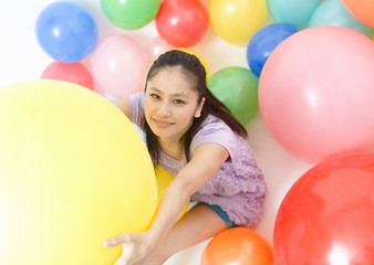 Fototapeta na wymiar Young woman and balloons