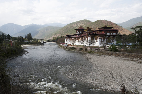 Punakha dzong (monastery), old capital of Bhutan, at the confluence of the Pho chu (Father) and Mo Chu (Mother) rivers, Punakha, Bhutan