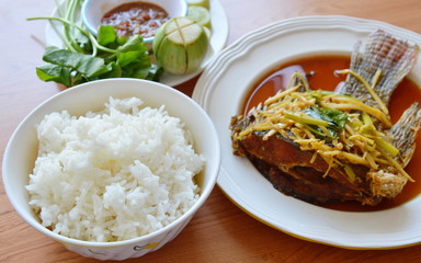 rice eat couple with fried mango fish dressing ginger soy sauce and spicy shrimp paste sauce