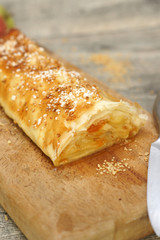 Strudel di mele e marmellata di albicocche