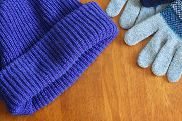 Fototapeta na wymiar Yarn hat and glove