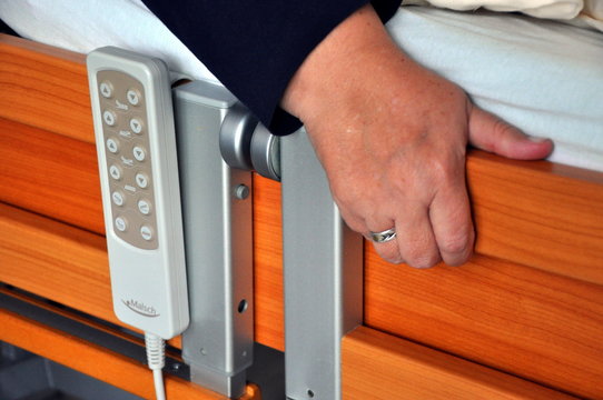 Patientin im Krankenhausbett