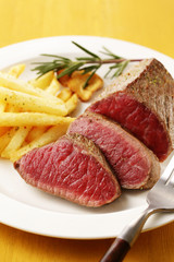 牛もも肉 レアステーキ　Cow thigh meat rare steak