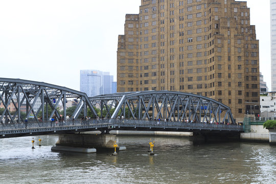 Waibaidu Bridge (Garden Bridge) over Suzhou Creek, the earliest steel bridge in China, built 1908, Shanghai, China