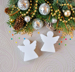 Figures of angels, spruce branches and Christmas decorations.