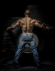Obraz na płótnie Canvas Muscles with large tire