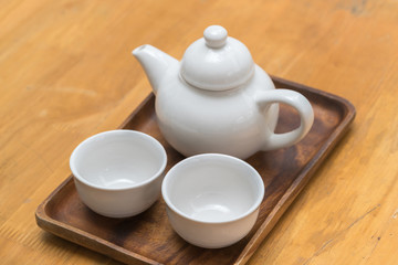 Fototapeta na wymiar White teapot with a mug 