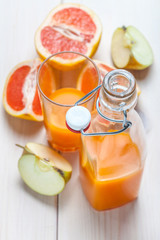 Juice of apples and red grapefruit.