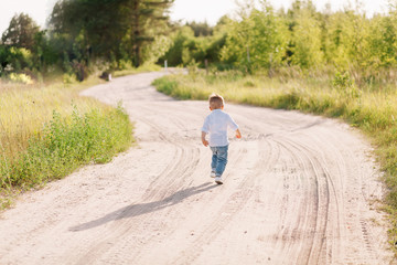 Obraz premium stylish little boy is on his way to his mother