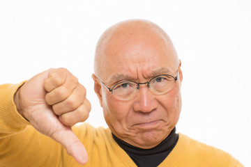 ダメだしをするシニア