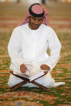 Muslim man reading the Koran, Sheikh Zayed Grand Mosque, Abu Dhabi