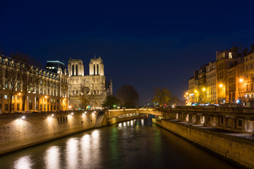Naklejka na ściany i meble Notre Dame de Paris at Twilight France