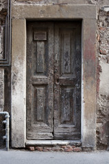 Fototapeta na wymiar old wooden door in italian city Brescia