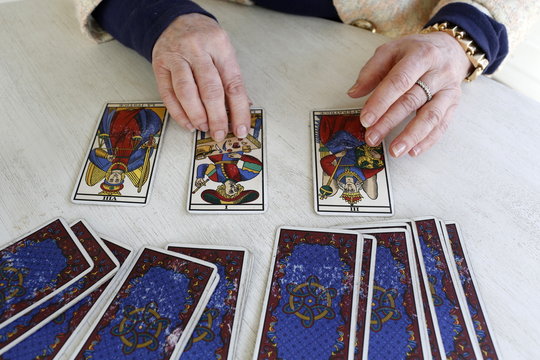 Tarot card reading, Yvelines, France 