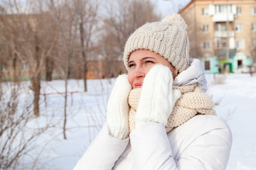 Obraz premium Portrait the girl in a winter down-padded coat