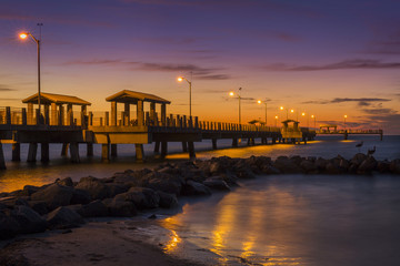 Obraz premium Fishing Pier at Twilight - St. Petersburg, Florida