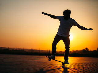 Fototapeta premium Skater on a board in a city