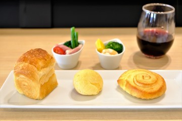 成田空港ラウンジでの朝食