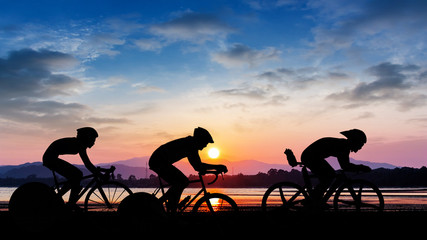 Faire du vélo à l& 39 heure du crépuscule