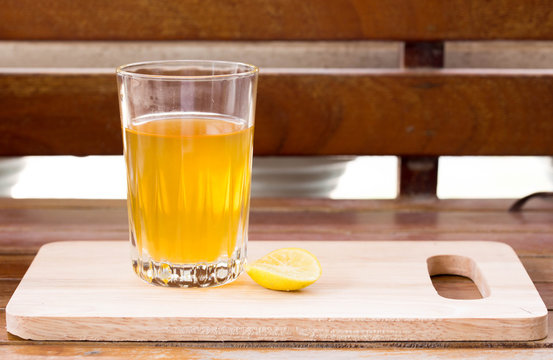 Lemon tea and donu