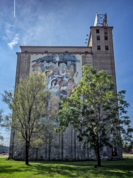 Christmas Art on a Grainery in Springfield MO