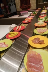 Schilderijen op glas Conveyor belt sushi © Success Media