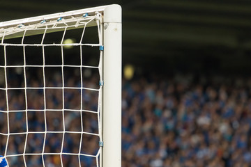 Obraz premium Goal post with soccer fans in the background