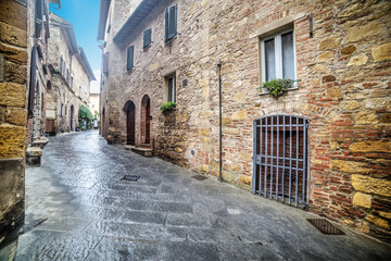 Fototapeta na wymiar Narrow street in Montepulciano