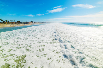 Fototapeta na wymiar big wave in Pacific Beach